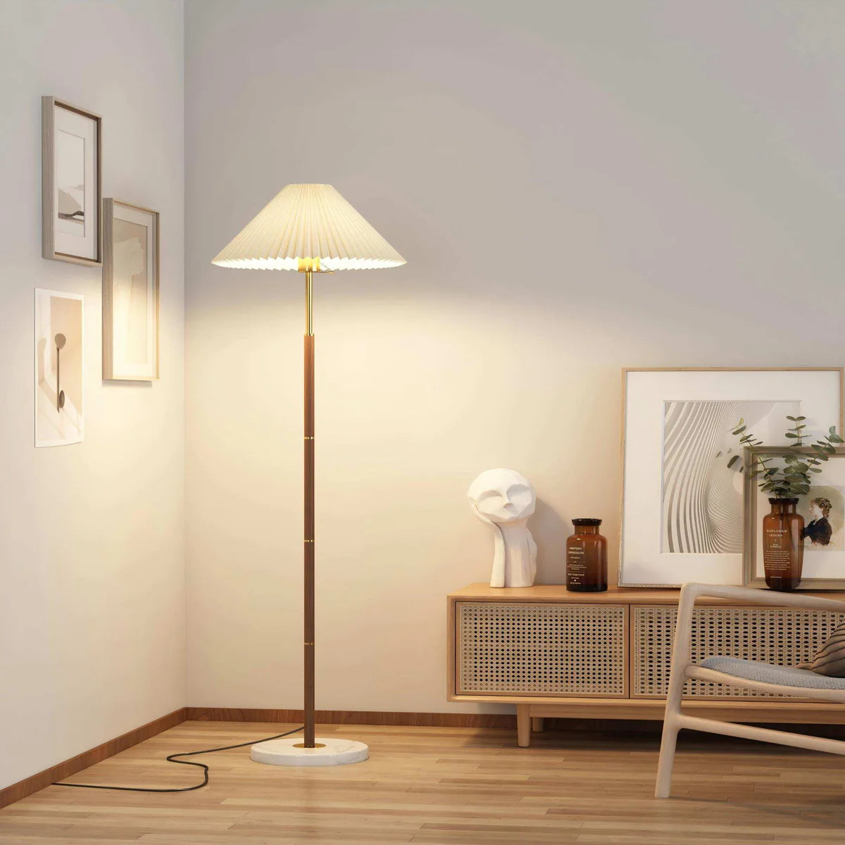 Wood & Gold Pleated Floor Lamp – retro-chic standing light, fits modern or mid-century spaces