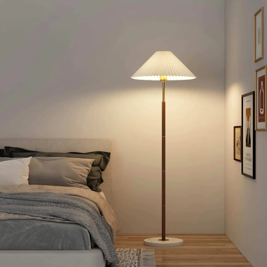 Wood & Gold Pleated Floor Lamp – retro-chic standing light, fits modern or mid-century spaces