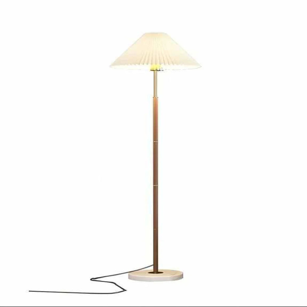 Wood & Gold Pleated Floor Lamp – retro-chic standing light, fits modern or mid-century spaces