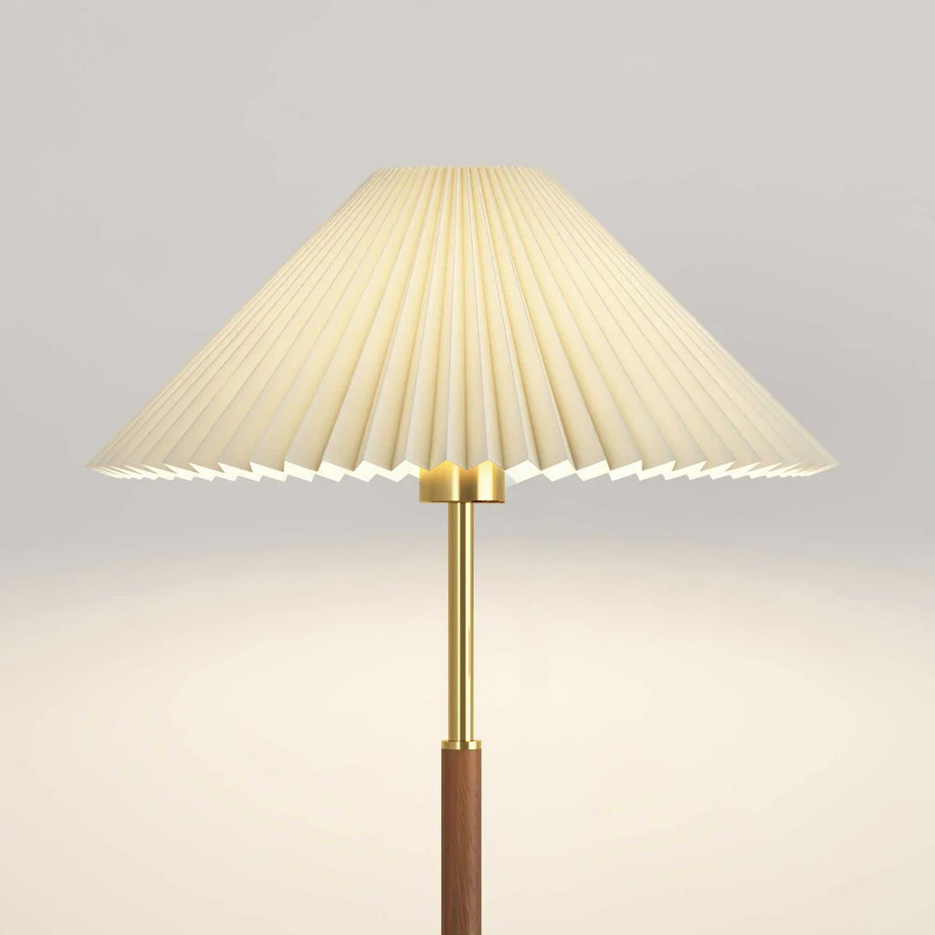 Wood & Gold Pleated Floor Lamp – retro-chic standing light, fits modern or mid-century spaces